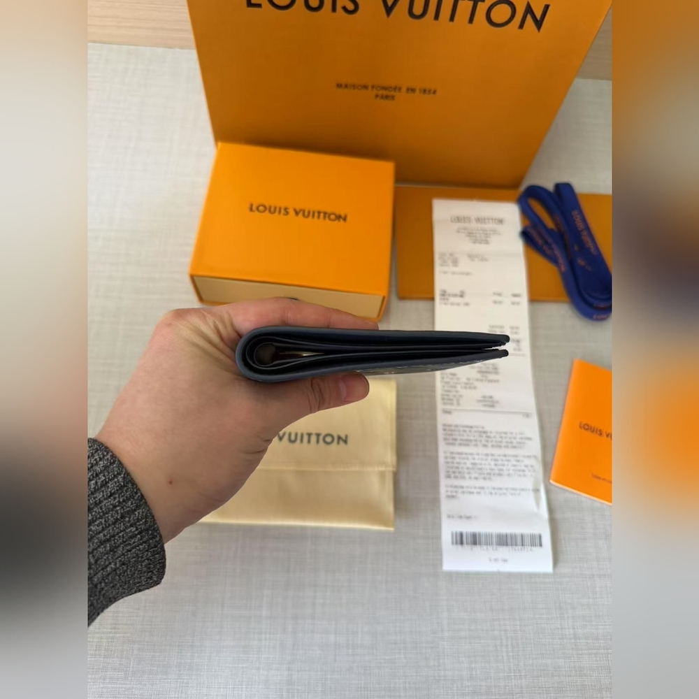 Louis Vuitton Multiple Wallet - Picture 3 of 13